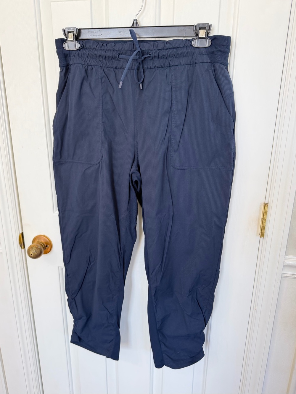 Lululemon Women's Size 12 Dance Studio Cropped Pant Navy Blue